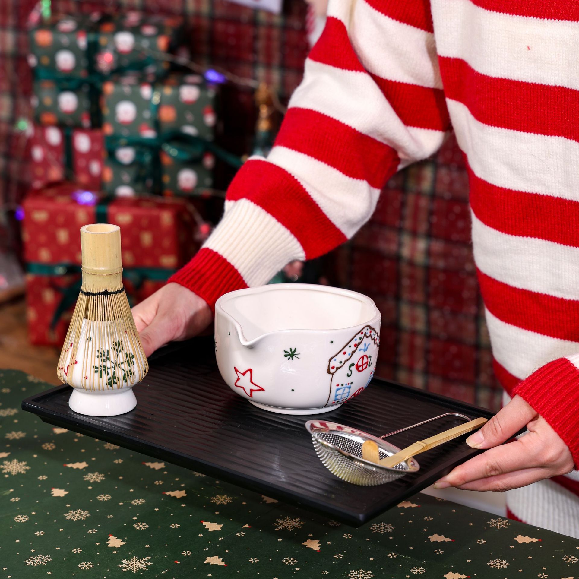 Christmas Themed Hand-Painted  - огляд і ціна Matcha Whisk Set