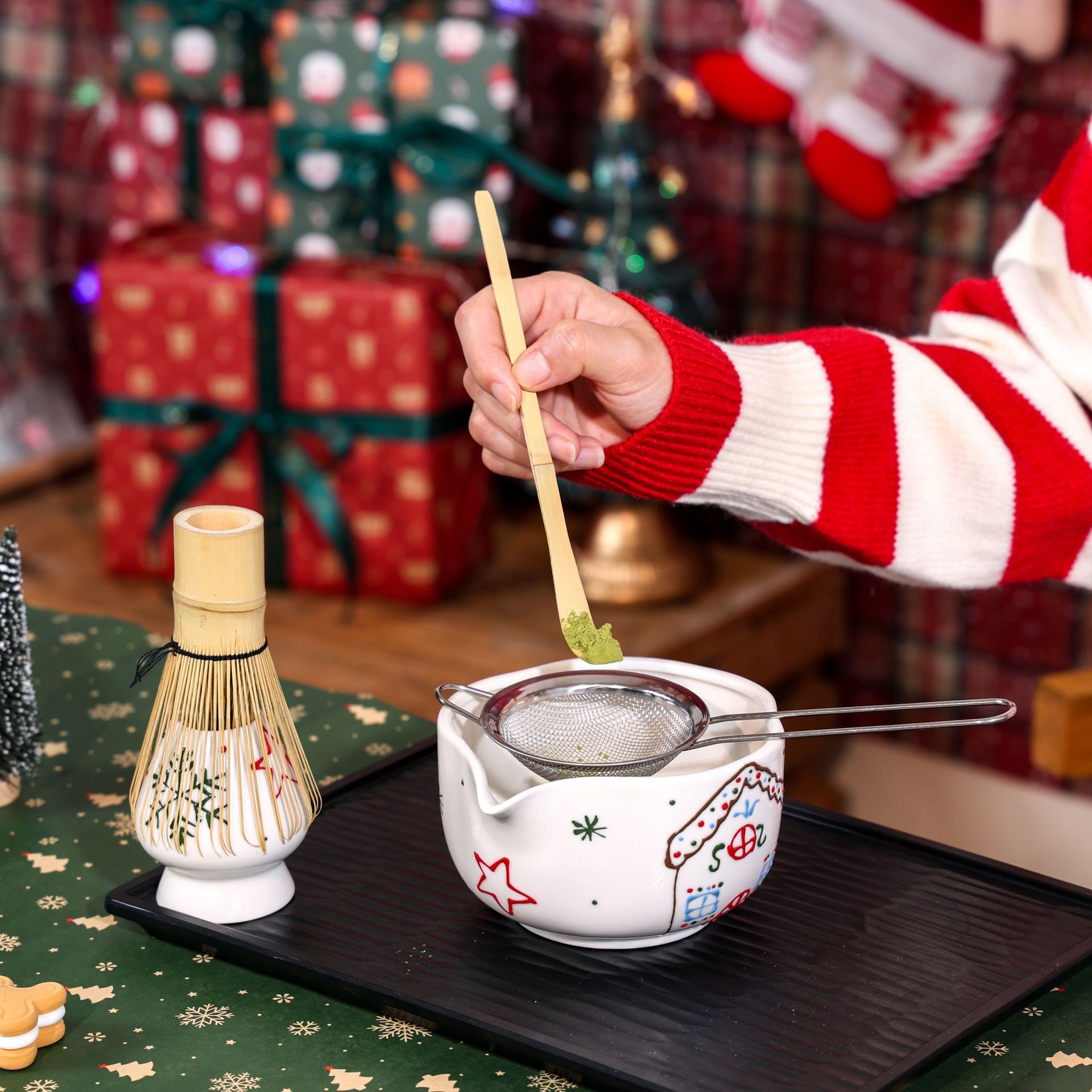Christmas Themed Hand-Painted  - огляд і ціна Matcha Whisk Set
